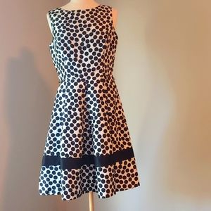 DANNY & NICOLE BLACK & WHITE POLKA DOT SLEEVELESS with side pockets